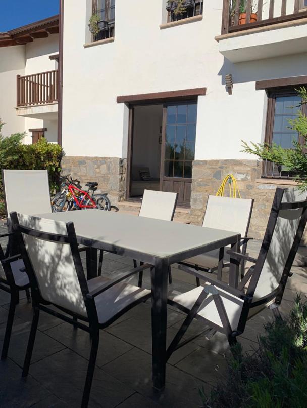 Appartement Ananda à Jaca Extérieur photo